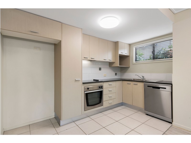 3/4 Grand Parade, Kawana Island QLD 4575