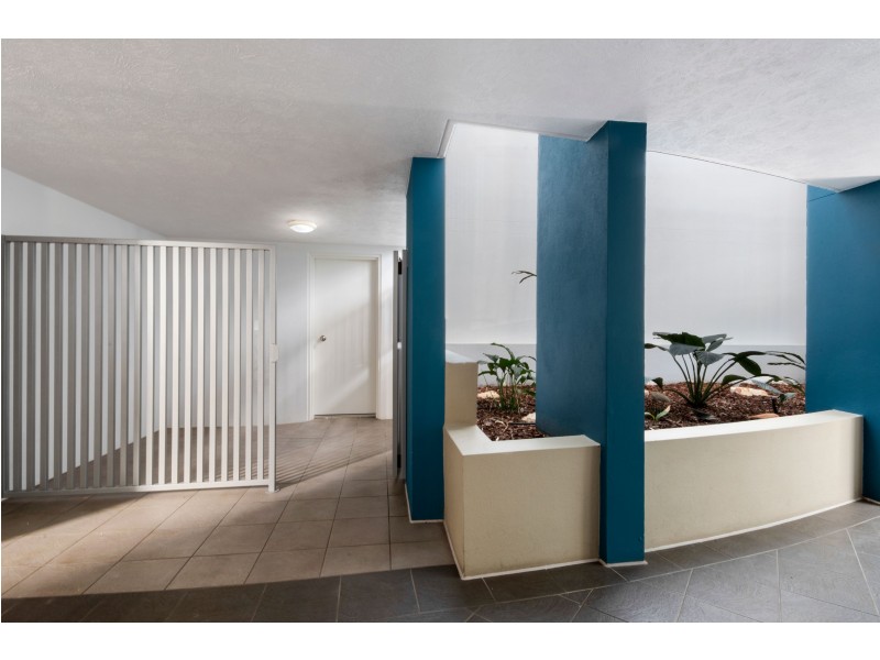 3/4 Grand Parade, Kawana Island QLD 4575