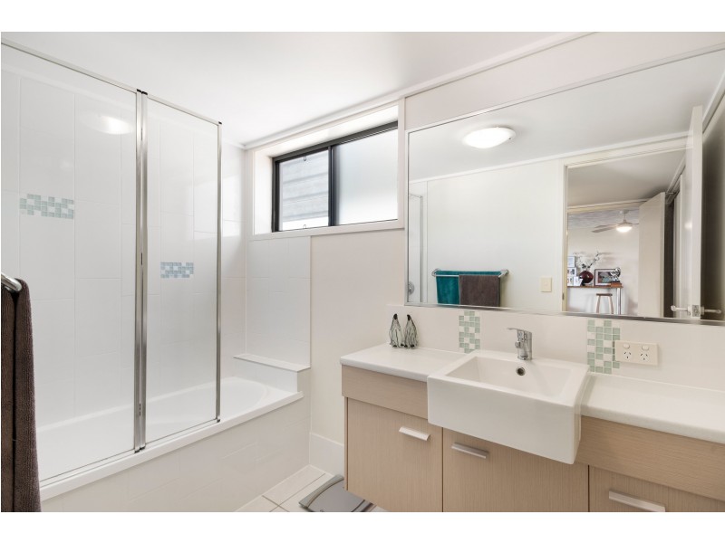 37/4 Grand Parade, Kawana Island QLD 4575