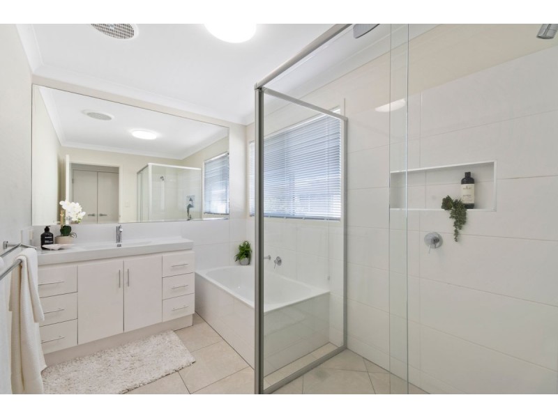 3 Tomkins Esplanade, Birtinya QLD 4575