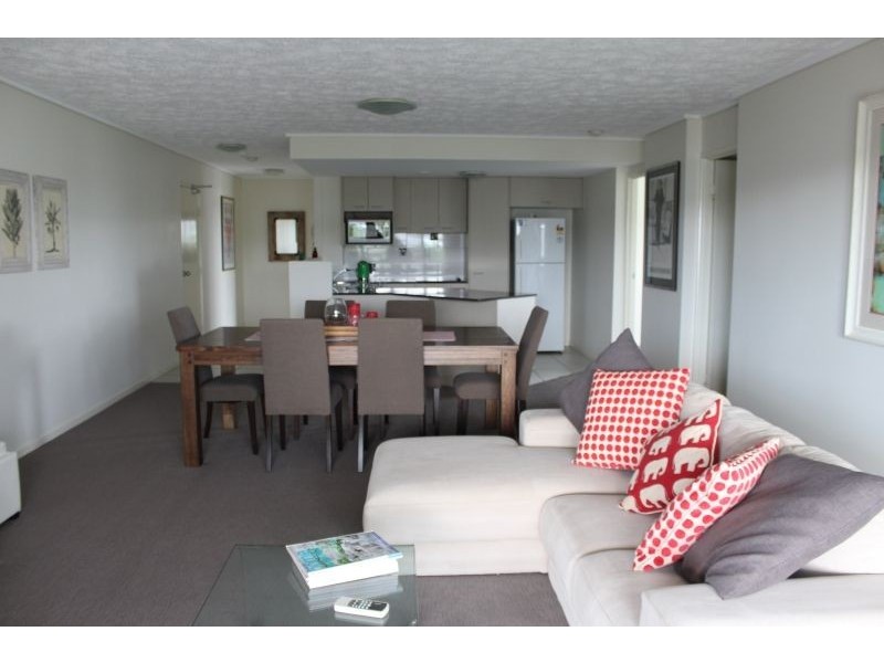 32/4 Grand Parade, Kawana Island QLD 4575