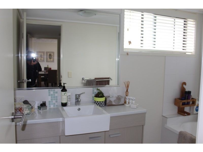 32/4 Grand Parade, Kawana Island QLD 4575
