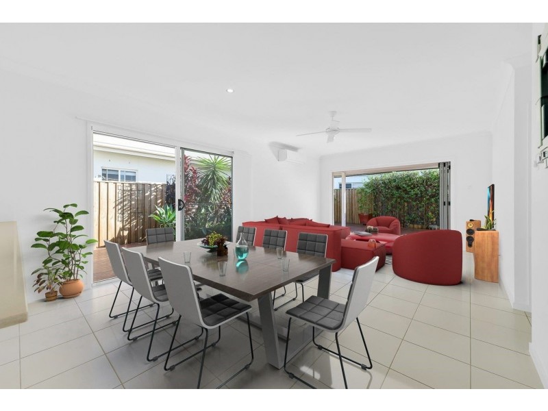 25 Mackerel Street, Mountain Creek QLD 4557