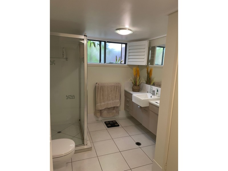 4/4 Grand Parade, Kawana Island QLD 4575