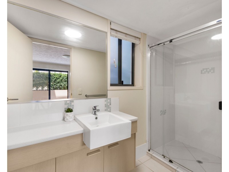 5/4 Grand Parade, Kawana Island QLD 4575