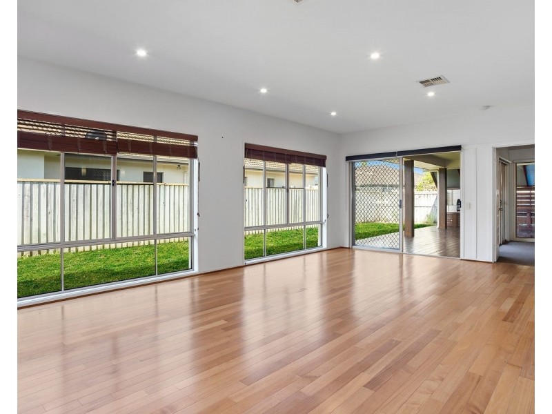 8 Peppermint Crescent, Sippy Downs QLD 4556
