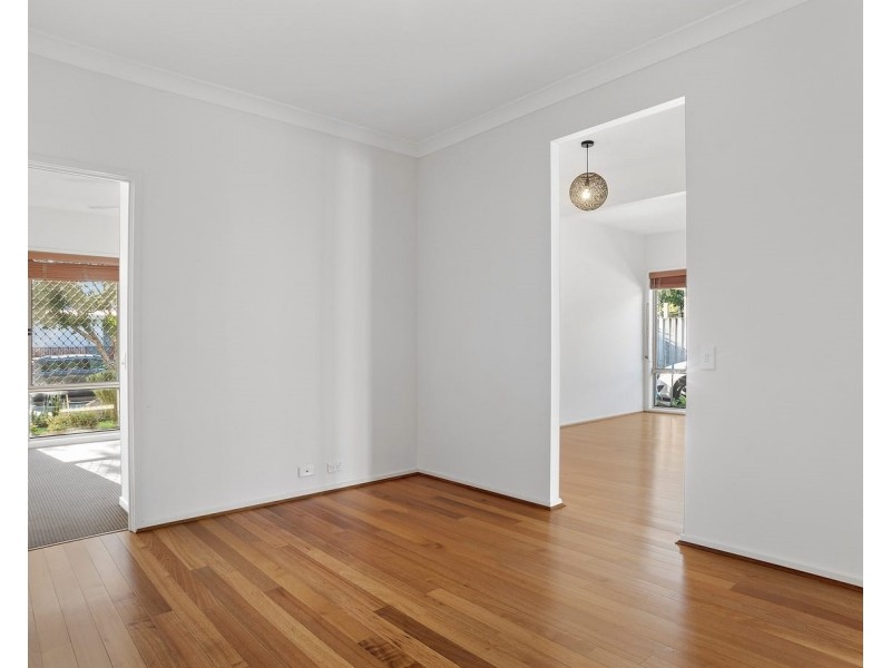 8 Peppermint Crescent, Sippy Downs QLD 4556