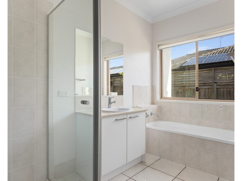 8 Peppermint Crescent, Sippy Downs QLD 4556