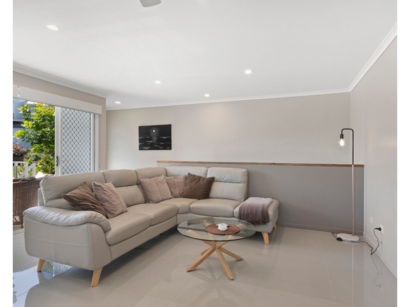 18b The Grove, Alexandra Headland QLD 4572