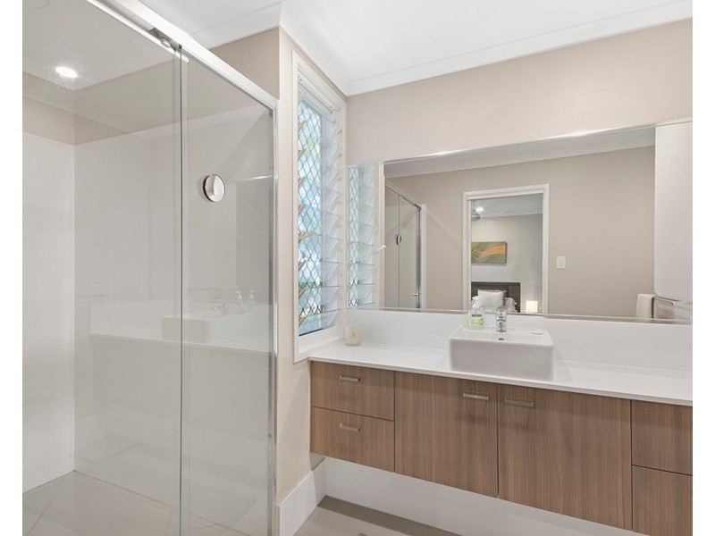 18b The Grove, Alexandra Headland QLD 4572