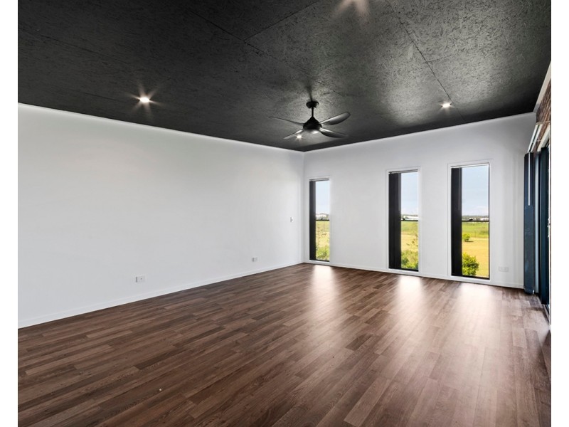 12 Parkway Terrace, Palmview QLD 4553