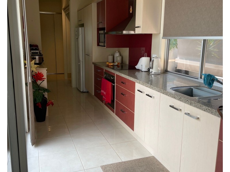 130/2 Grand Parade, Kawana Island QLD 4575