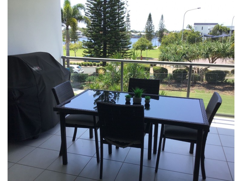 25/4 Grand Parade, Kawana Island QLD 4575