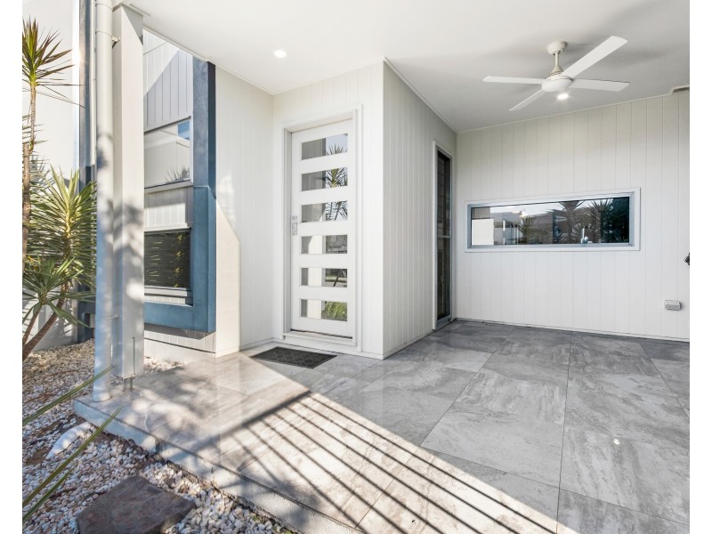 129 Sunshine Cove Way, Maroochydore QLD 4558