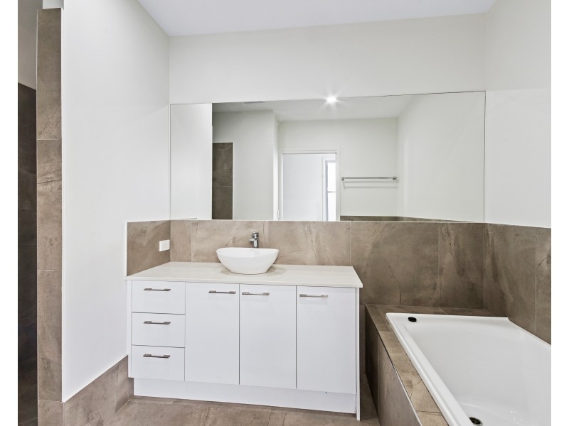 129 Sunshine Cove Way, Maroochydore QLD 4558