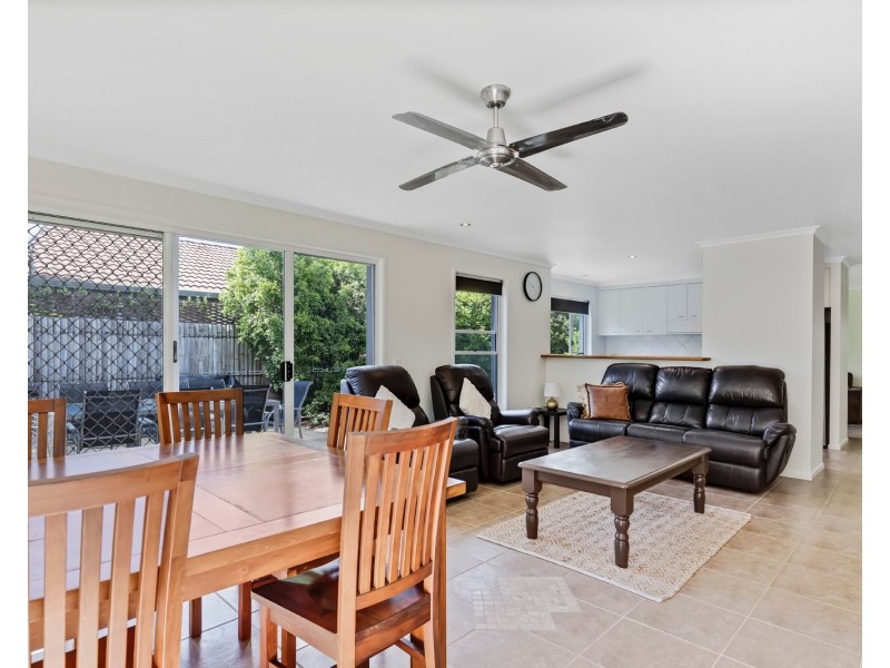 15 Honeymyrtle Court, Mountain Creek QLD 4557