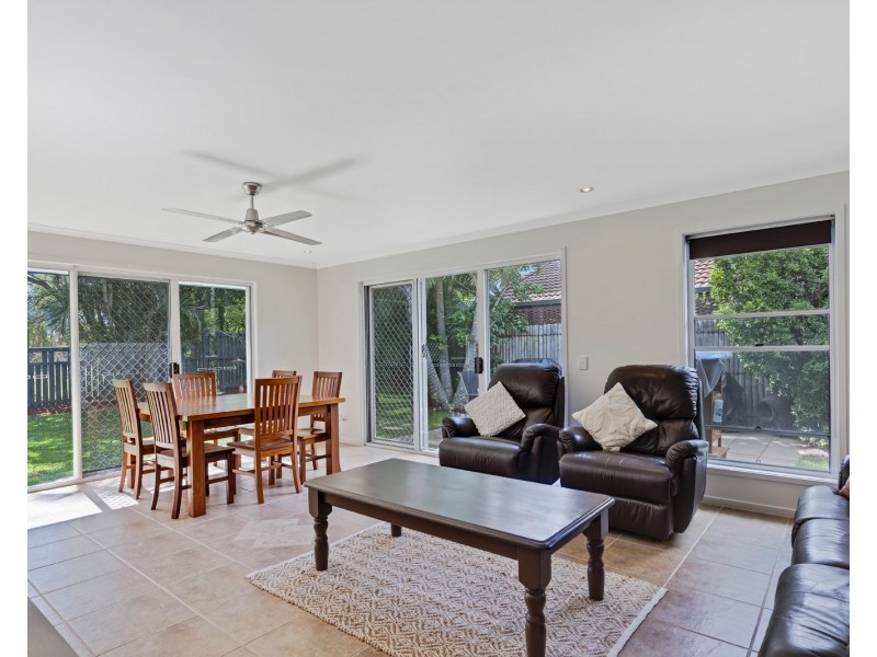 15 Honeymyrtle Court, Mountain Creek QLD 4557