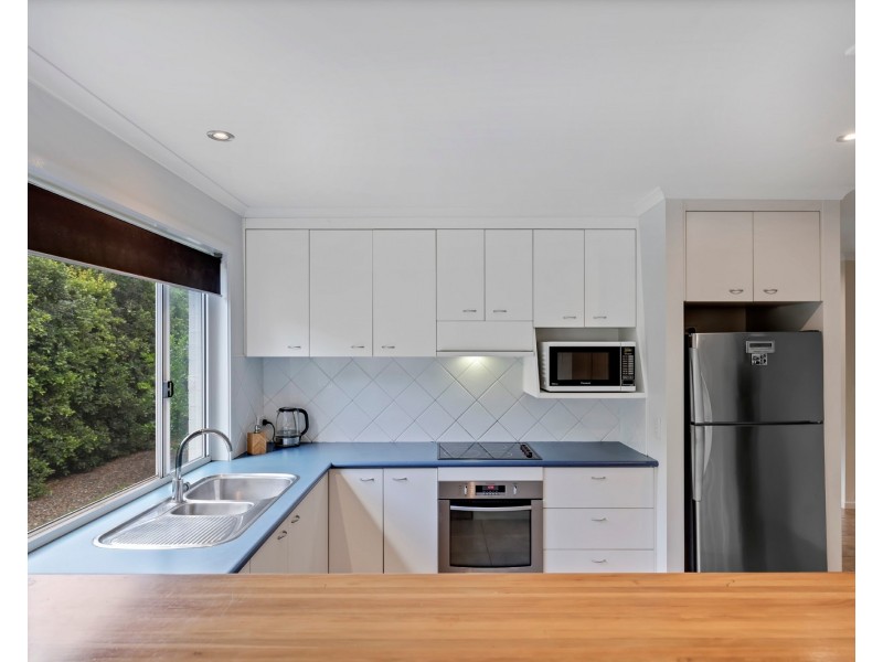 15 Honeymyrtle Court, Mountain Creek QLD 4557