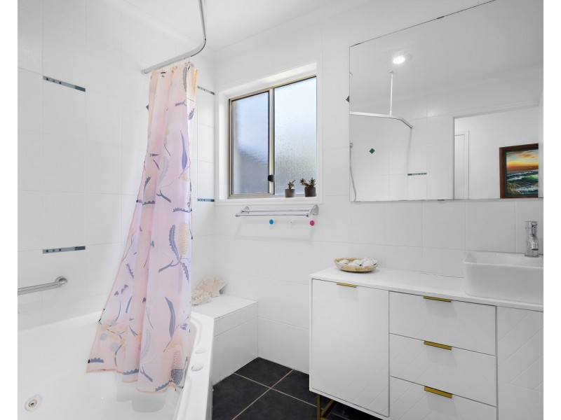 17 Moreton Bay Drive, Caloundra West QLD 4551