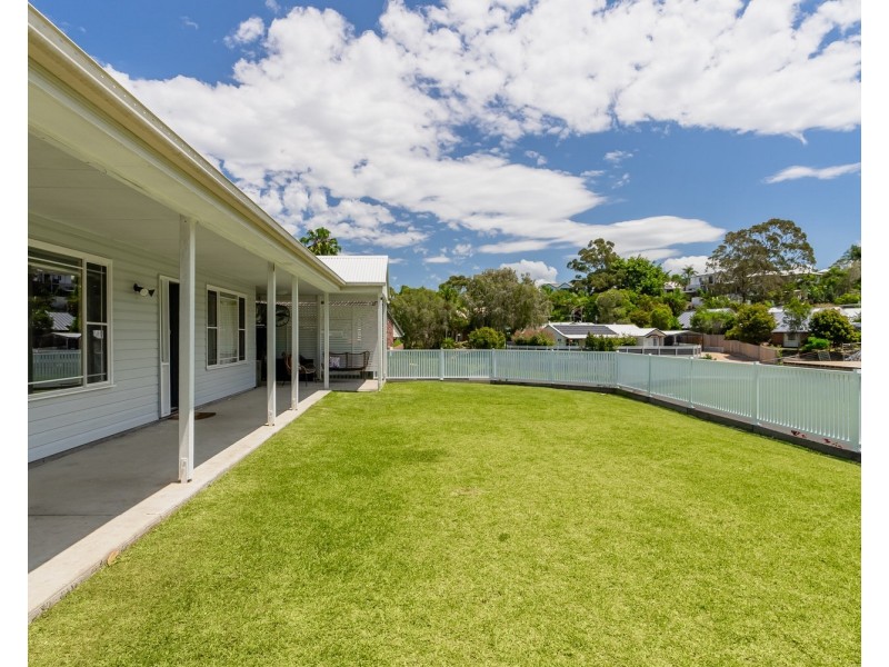 17 Moreton Bay Drive, Caloundra West QLD 4551