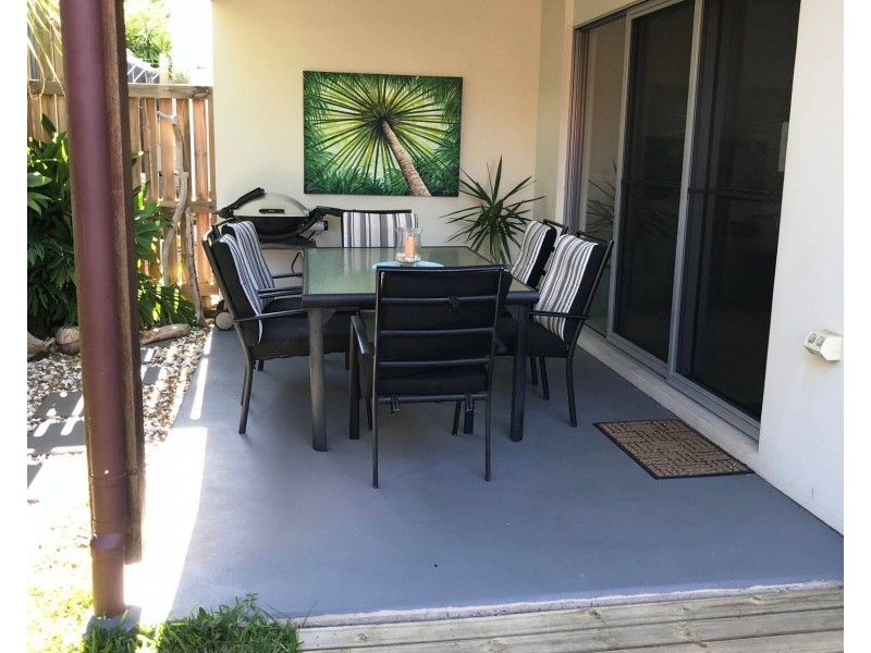 2/6 Springs Road, Agnes Water QLD 4677