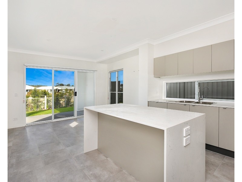 6 Magnetic Lane, Meridan Plains QLD 4551