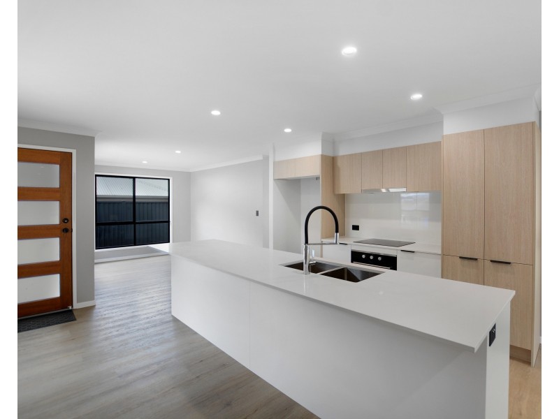 60 Pope Avenue, Burnside QLD 4560