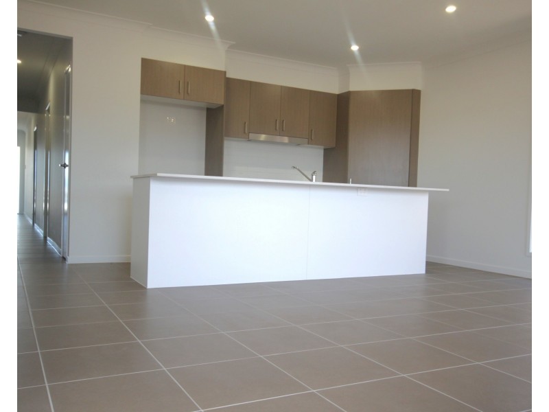 9 Sapphire Way, Palmview QLD 4553