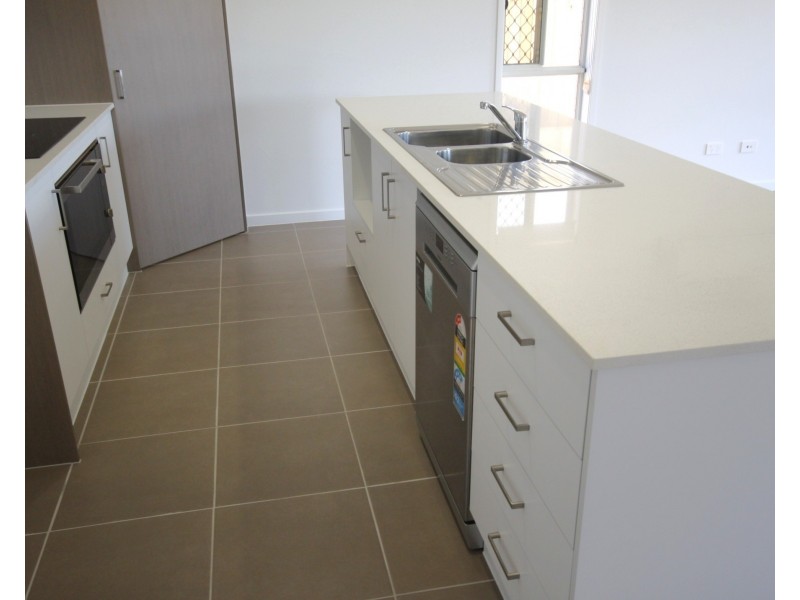 9 Sapphire Way, Palmview QLD 4553