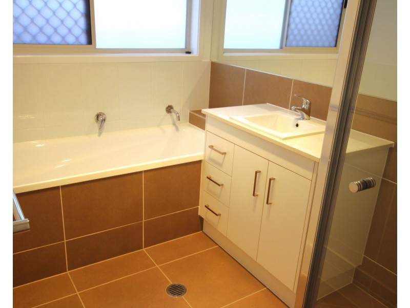 9 Sapphire Way, Palmview QLD 4553