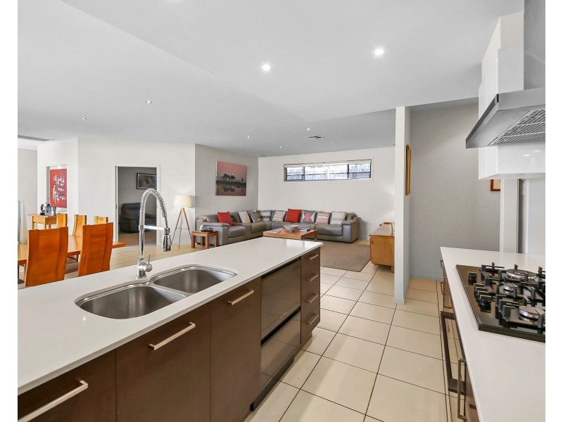 13 Selkirk Way, Peregian Springs QLD 4573