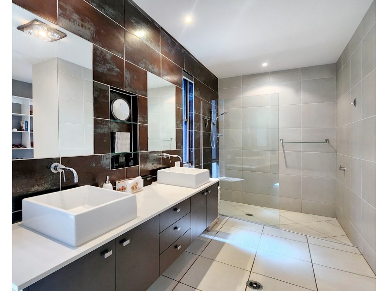 13 Selkirk Way, Peregian Springs QLD 4573