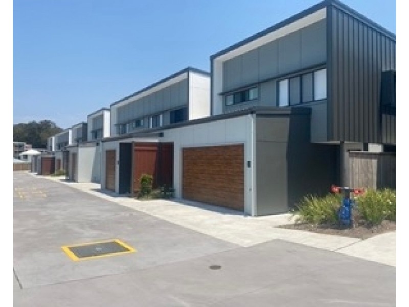 28/2 College Court, Little Mountain QLD 4551