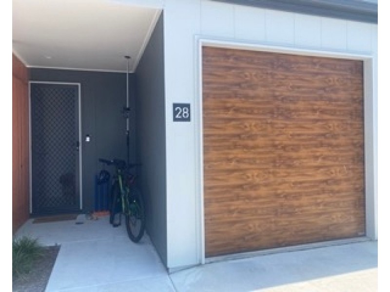 28/2 College Court, Little Mountain QLD 4551