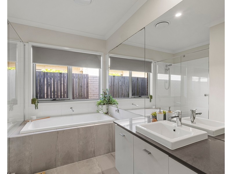 34 Chestnut Crescent, Caloundra West QLD 4551