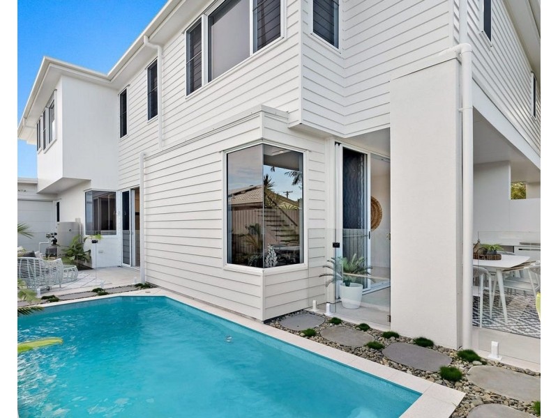 2/17 Perina Street, Warana QLD 4575