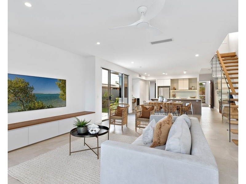 2/17 Perina Street, Warana QLD 4575