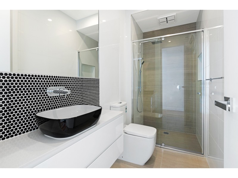 2M Newcastle Street, Thornbury VIC 3071