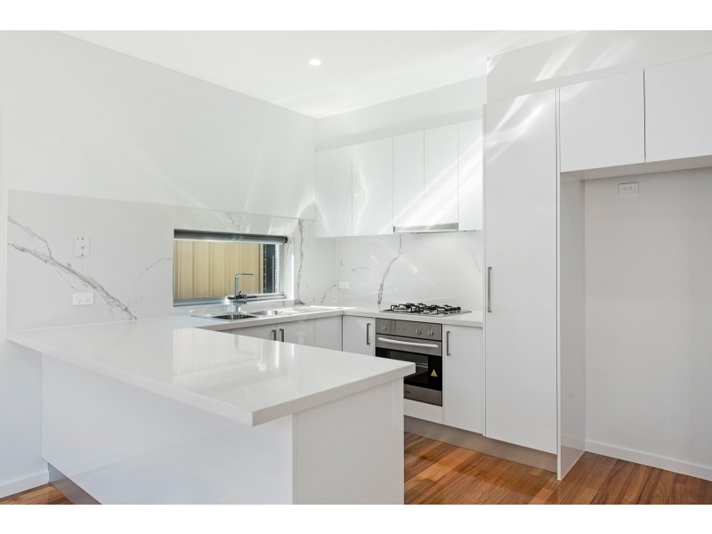 2/37 Bowes Avenue, Airport West VIC 3042