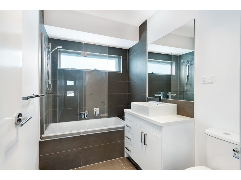 2/37 Bowes Avenue, Airport West VIC 3042