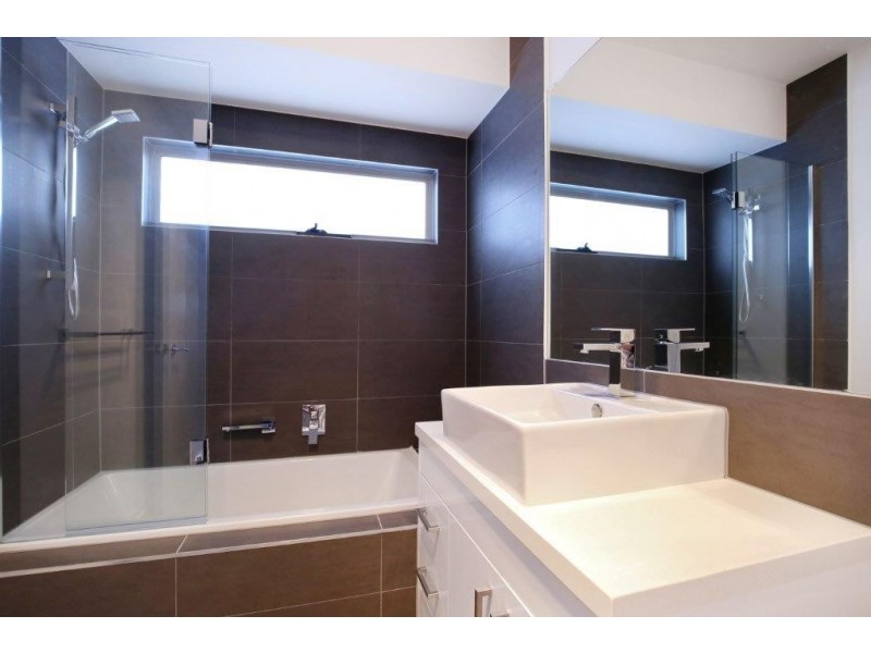 2/37 Bowes Avenue, Airport West VIC 3042