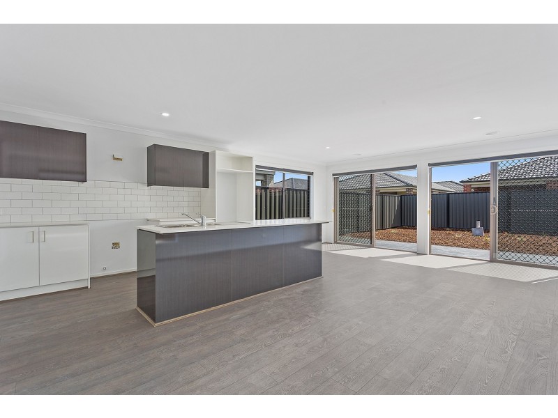 45 Pinnacle Drive, Pakenham VIC 3810