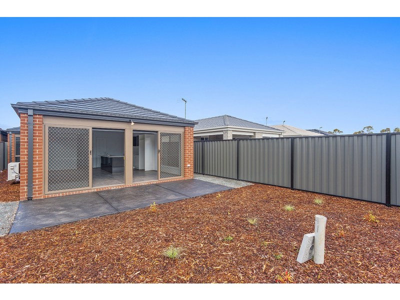 45 Pinnacle Drive, Pakenham VIC 3810