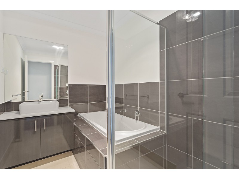 45 Pinnacle Drive, Pakenham VIC 3810