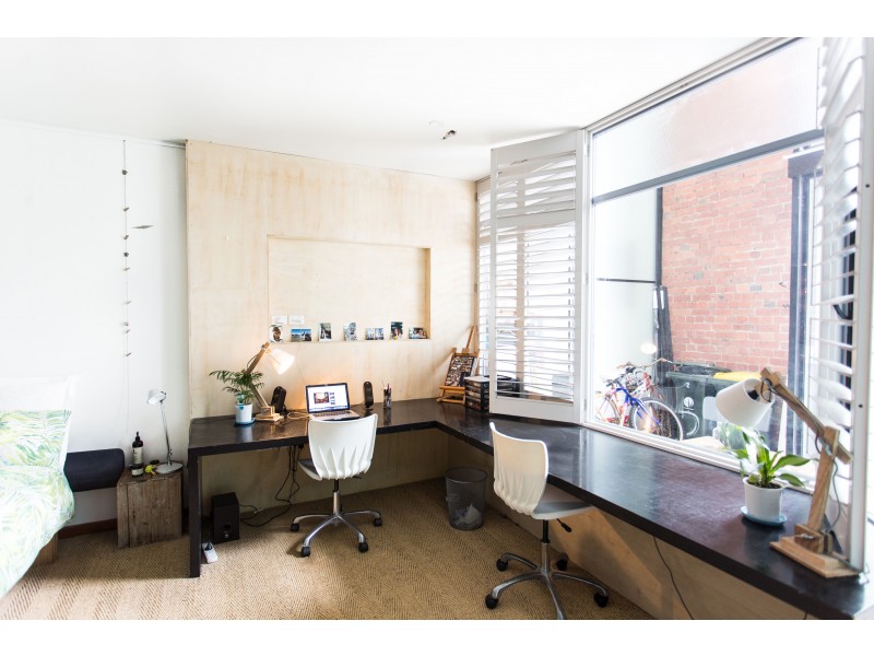 2 LUX WAY, Brunswick VIC 3056