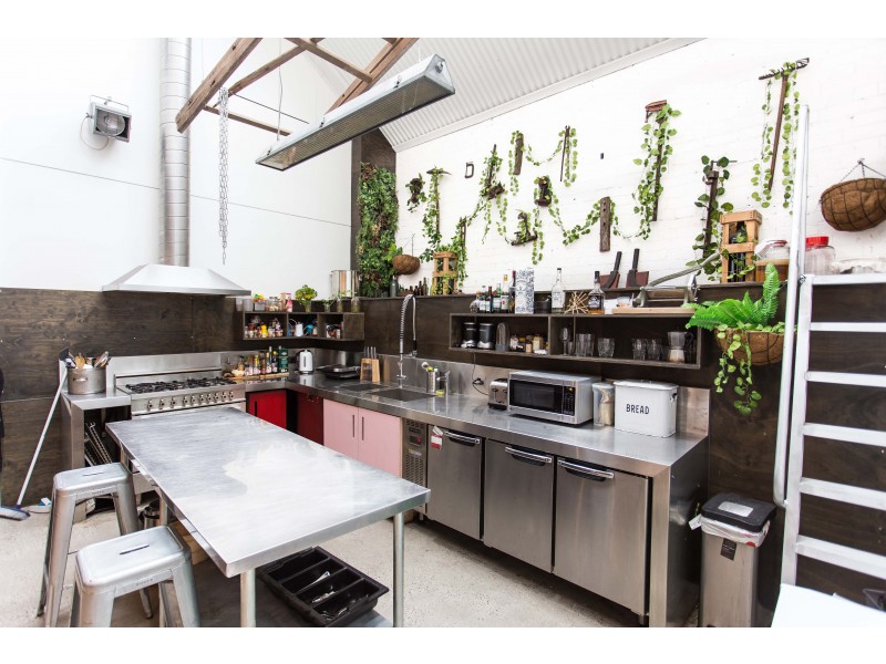2 LUX WAY, Brunswick VIC 3056