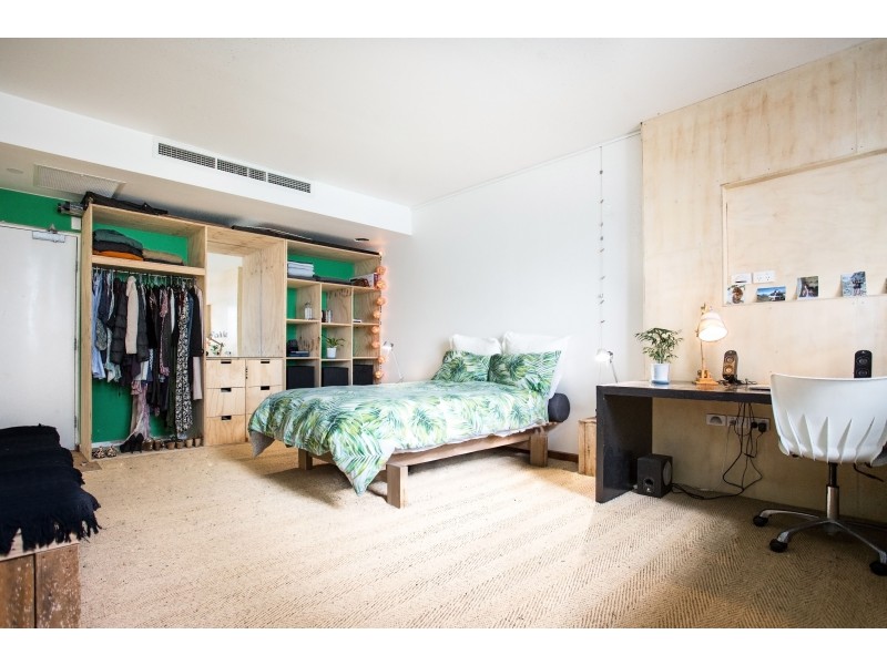 2 LUX WAY, Brunswick VIC 3056