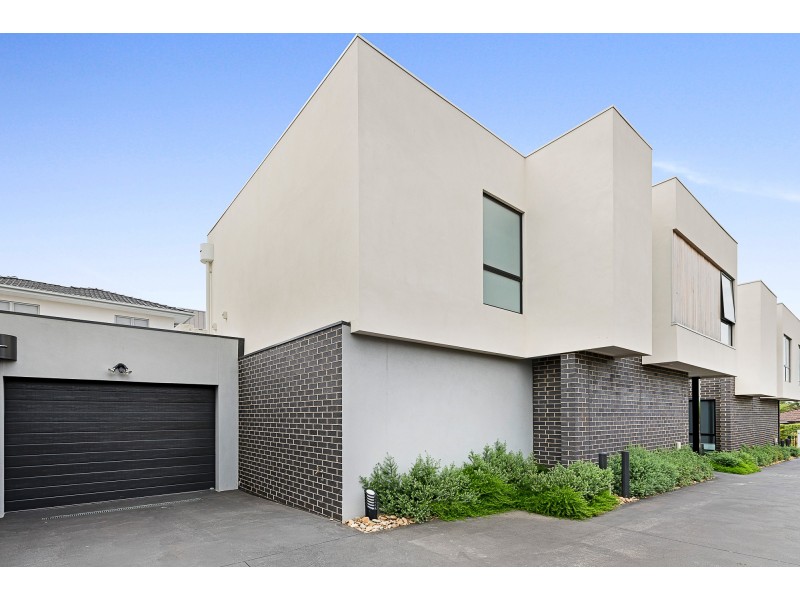 2/6 Kitson Crescent, Airport West VIC 3042