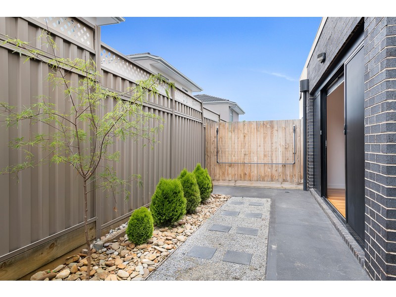 2/6 Kitson Crescent, Airport West VIC 3042