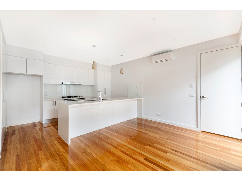 2/6 Kitson Crescent, Airport West VIC 3042